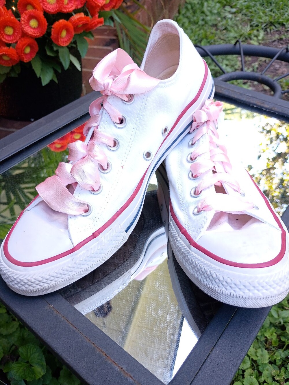 CONVERSE ALL STARS LADIES SZ 8 PINK SATIN CONVERSE LACES CANVAS LOW TOPS